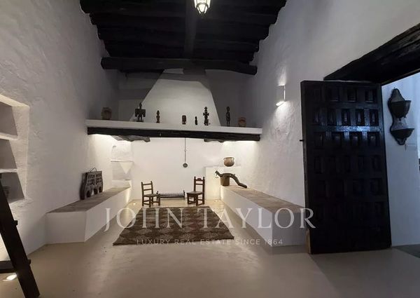 Cala Llonga, Balearic Islands 07849