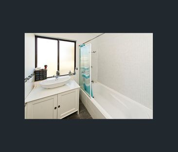 STYLISH TOWNHOUSE IN TOP LOCATION - Photo 4