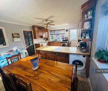 1 bedroom in a house share to rent - Photo 5