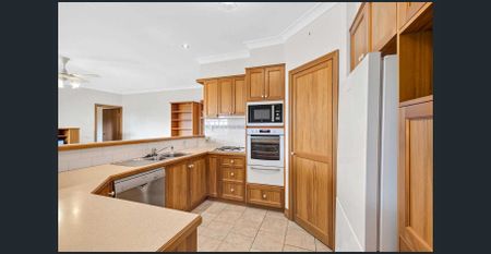 Spacious Family Home In Waurn Ponds - Photo 4