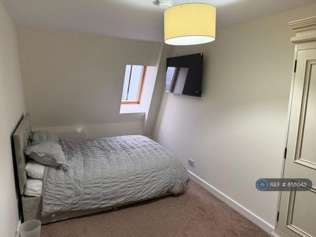 2 bedroom penthouse to rent - Photo 4