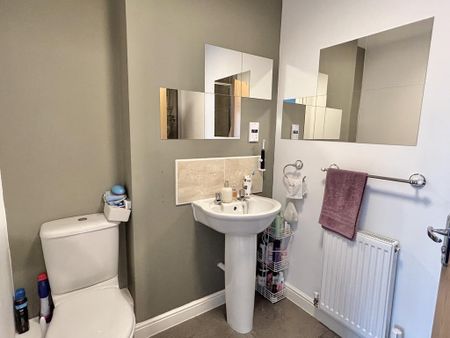 4 bedroom end of terrace house to rent - Photo 4