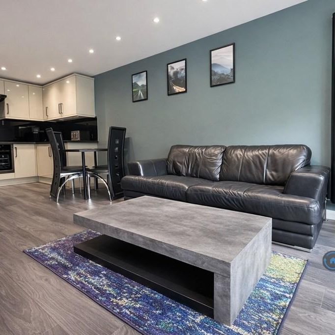 3 bedroom flat to rent - Photo 1