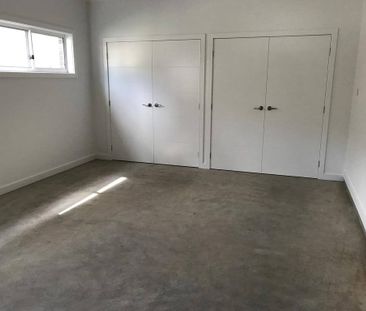 Stunning Near-New 3-Bedroom Townhouse - Photo 4