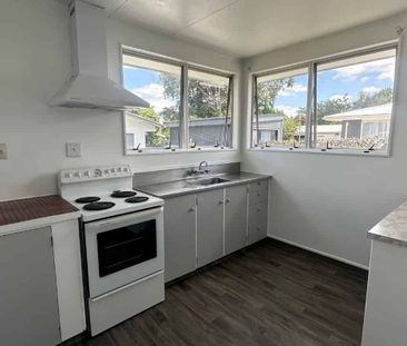 WALTON WAY, FLAXMERE, HASTINGS - Photo 4