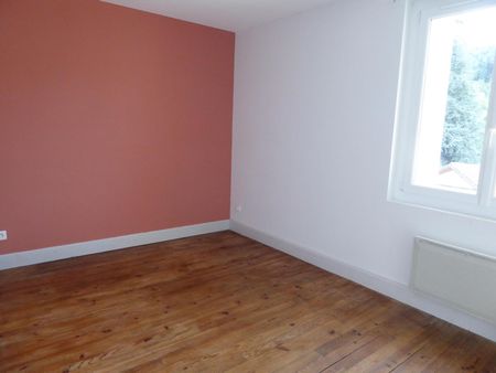 Location Appartement 4 pièces 78m² VALS LES BAINS 07600 - Photo 4