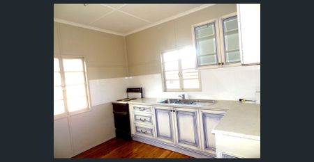 23 Ferry Road, West End - Photo 2