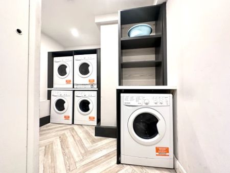 Gold 2 Bed Apartment - Photo 4