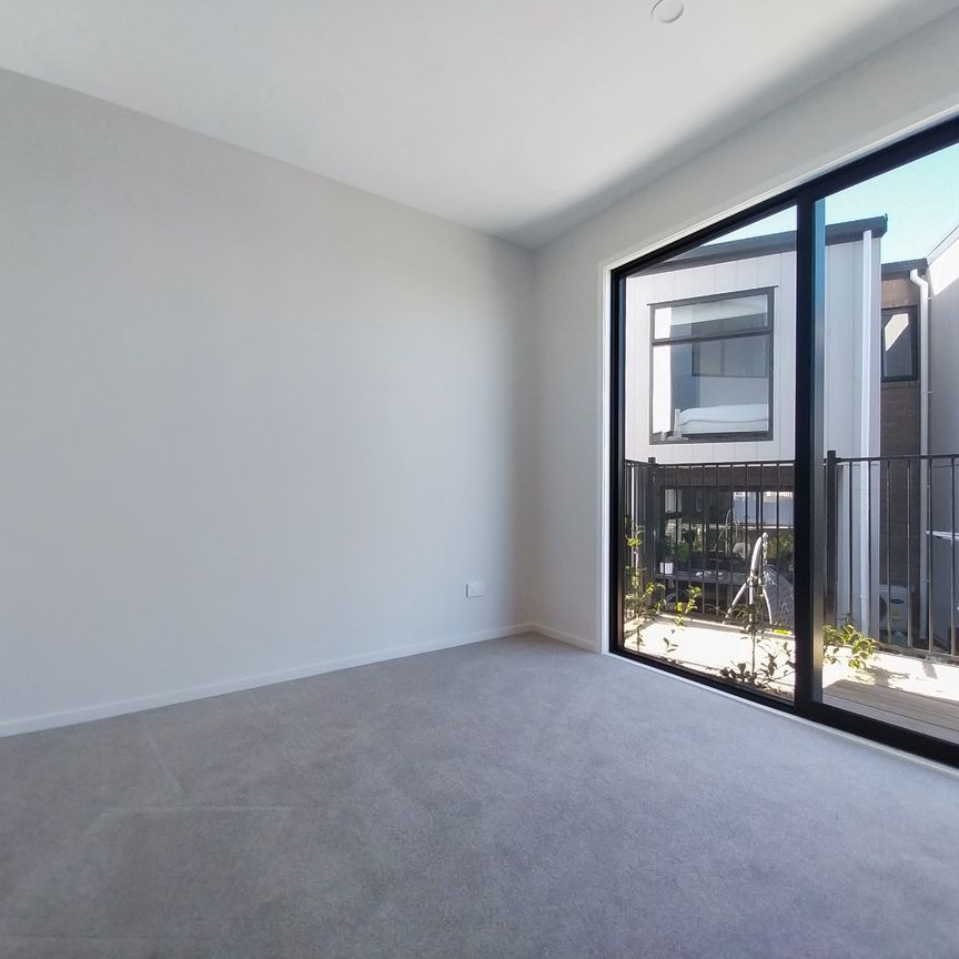 End Townhouse - Four Bedrooms in Mangere Bridge! - Photo 1