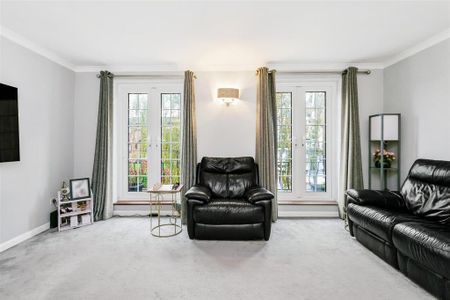 4 bedroom semi-detached house to rent - Photo 5