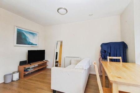 2 bedroom property to rent - Photo 2
