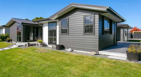 Elegant Supersized Family Home - Photo 3