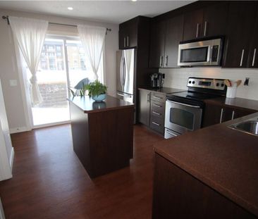 Beautiful 2 ensuited bdrms townhome for rent in Airdrie - Photo 5