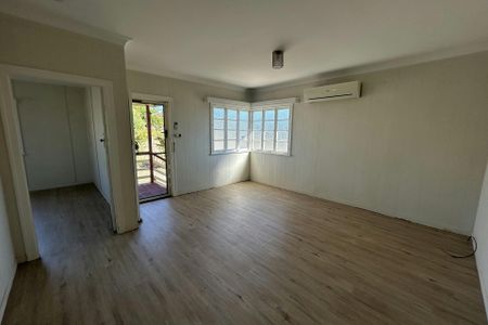 THIS BEAUTIFUL QUEENSLANDER IS AVAILABLE NOW - NEW FLOORING INSTALLED THROUGH OUT! - Photo 4