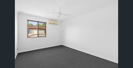 Charming 3-Bedroom Townhouse in Prime Southport Location - Photo 4