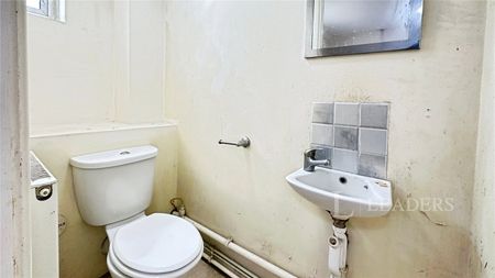 5 bedroom house to rent Brendon Avenue, Luton, Bedfordshire, LU2 - Photo 4