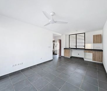 Location Appartement 2 pièces 44m² REMIRE MONTJOLY 97354 - Photo 1