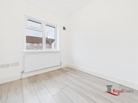 4 bedroom terraced house to rent - Photo 2