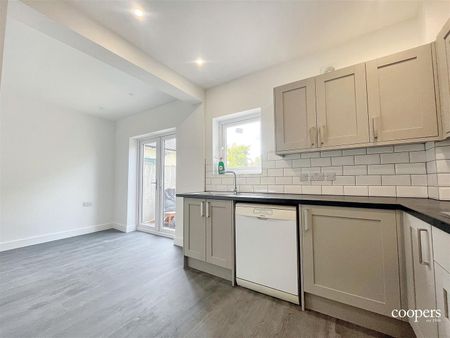 Swakeleys Road, Ickenham, UB10 - Photo 3