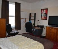 11 Bedrooms - Student House - Bradford - Photo 5