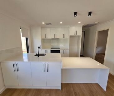 Brand Spanking New 3x1 **Open Fri - 10th Dec 4.30pm to 4.45pm** - Photo 6