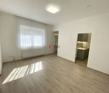 Pest megye, Vác, (Belváros), Káptalan utca – 3. fotó