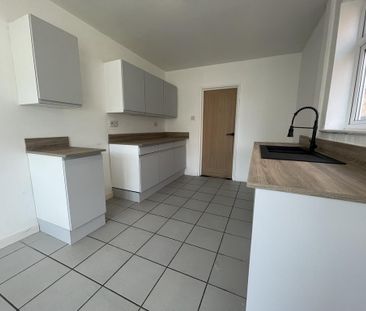 3 bedroom terraced house to rent - Photo 6