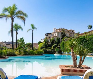 Middle Floor Apartment in Benahavís - Photo 5