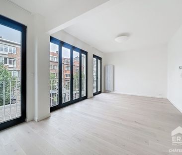 Gerenoveerd 1-slaapkamerappartement met terras in Ixelles - Photo 3
