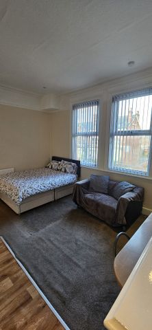 Room 3, 1 Kings Road Doncaster DN1 2LU - Photo 2