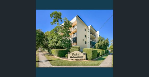 Large two Bedroom unit with a Shared Pool - Photo 1