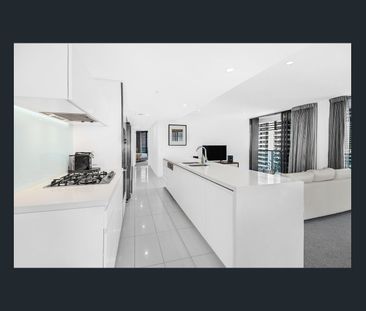LUXURY FURNISHED APARTMENT IN THE HEART OF BROADBEACH!! - Photo 5