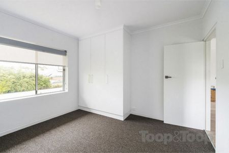 Stunning Apartment in Prime Location - Photo 3