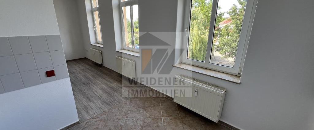 Neuer Bodenbelag! 2-Zimmer Wohnung in zentraler Lage mit Aufzug und Balkon! - Foto 1