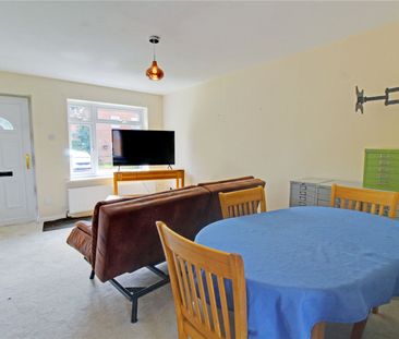 Broom Field, Lightwater, GU18 - Photo 3