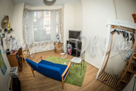 Flat 1, 18 Wellington Square, NG7 1NG, NOTTINGHAM - Photo 3