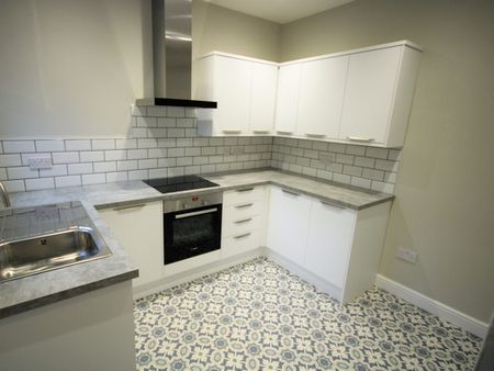 Terraced House to rent on - Photo 2