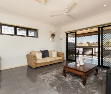 Catch the sea breeze - Upstairs Apartment - Photo 6
