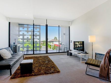 Modern, Low-Maintenance Apartment with Easy City Access & Great Amenities! - Photo 2