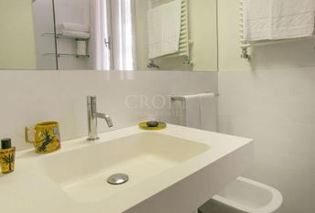 Elegant Apartment in the Heart of Rome: Between Piazza di Spagna and Via del Corso, in residence with dayluy cleaning , A/C wifi , consierge. Rif #1948