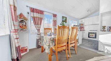 3 bedroom home in Flat Bush! - Photo 4