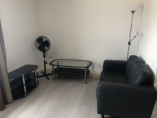 1 Bed Flat, London Street, RG1 - Photo 1