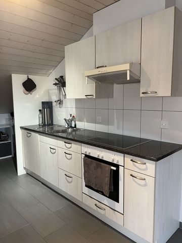 APPARTEMENT 21/2 PIÈCES MANSARDÉ À BERNE - BÜMPLIZ, MEUBLÉ, TEMPORAIRE - Foto 2