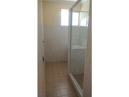 CENTRALLY LOCATED, 2-BEDROOM HOME - Photo 3