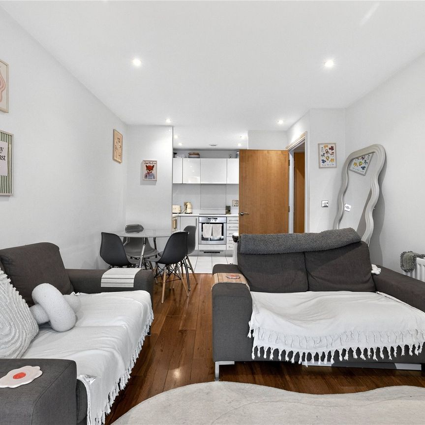 Battersea Park Road, London, SW8 4DA - Photo 1