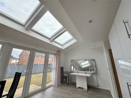 3 bedroom detached house to rent - Photo 3