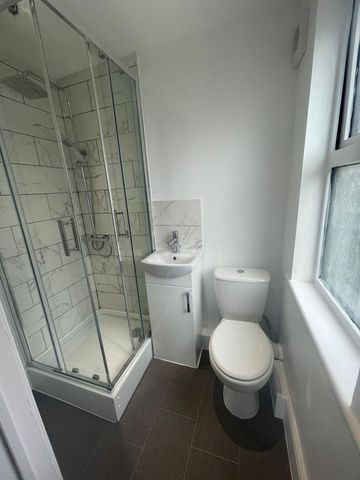 London road Room 6 - Photo 5