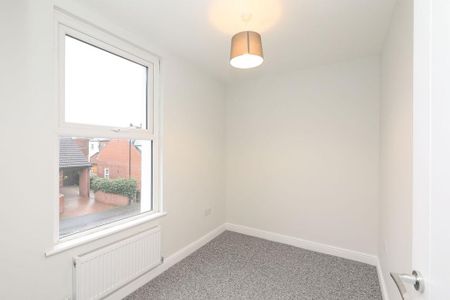3 bedroom end of terrace house to rent - Photo 4