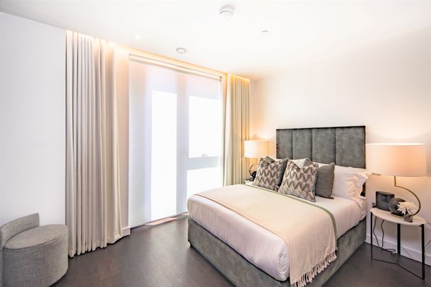 Impressive two-bedroom apartment in Nine Elms - Photo 1