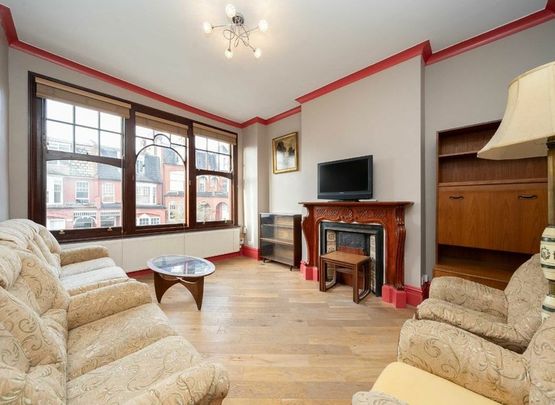 Hillfield Park - Photo 1